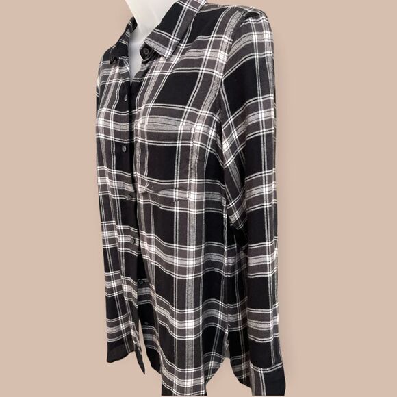 COPY - Old Navy - Plaid Soft Down button Shirt  - Size M - Black/White - Picture 2 of 4